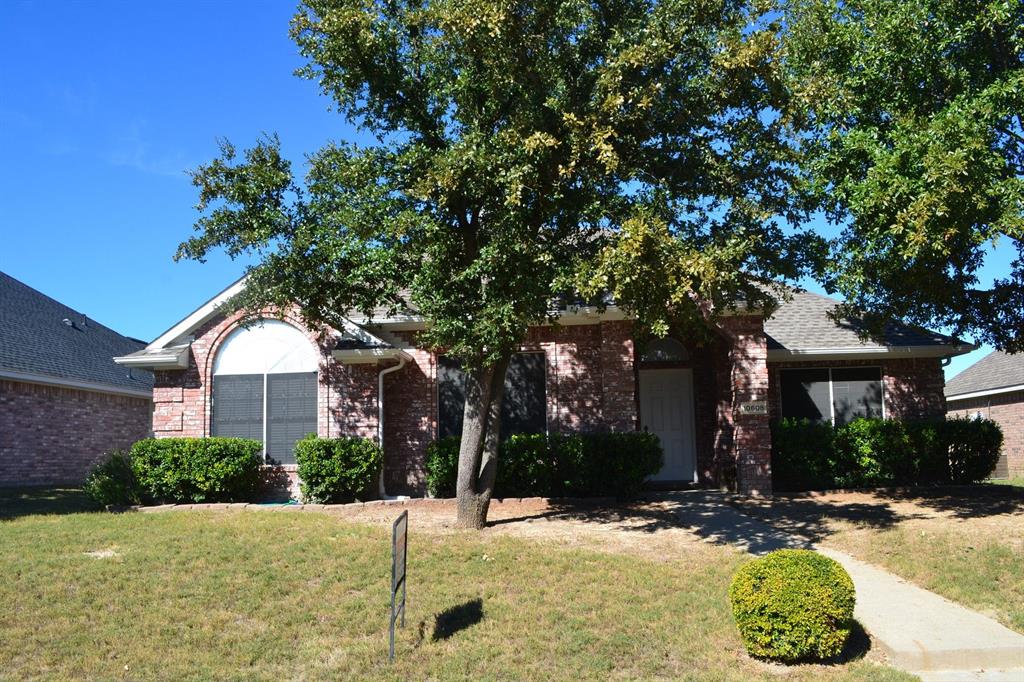 Beautiful 1-story house features 1514 sqft, 3 bedrooms and 2 bathrooms. Fireplace in family room. Kitchen features a ceiling fan, stainless steel appliances & granite counter tops. Master bathroom features garden tub and separate shower. Fenced backyard with big trees. Convenient location, easy access to highway, close to shopping and restaurants.