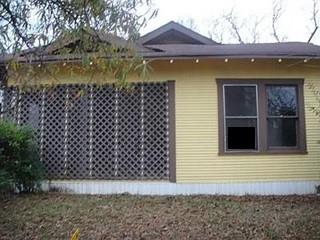Rental income opportunity!! This property is currently occupied by a long term tenant at a rental rate of $700 per month.
Contact the listing agent via text to inquire further.