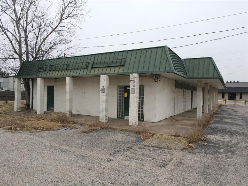 Commercial building located along Gus Thomasson Road in Mesquite, offering strong visibility and exposure in a high-traffic corridor. The single-story property features a flexible layout with covered walkways and on-site surface parking.

The site is situated in an established commercial area with surrounding neighborhood retail and residential uses, providing consistent traffic flow and convenient access to nearby thoroughfares. Suitable for a variety of retail, office, or service uses, subject to zoning and municipal approvals.

An opportunity for an owner-user or investor seeking a well-located property in a proven commercial corridor.