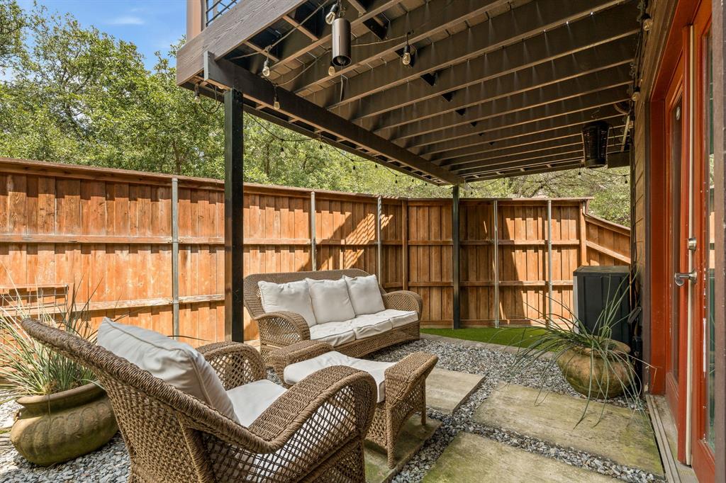 Big Thicket Twnhms - Residential