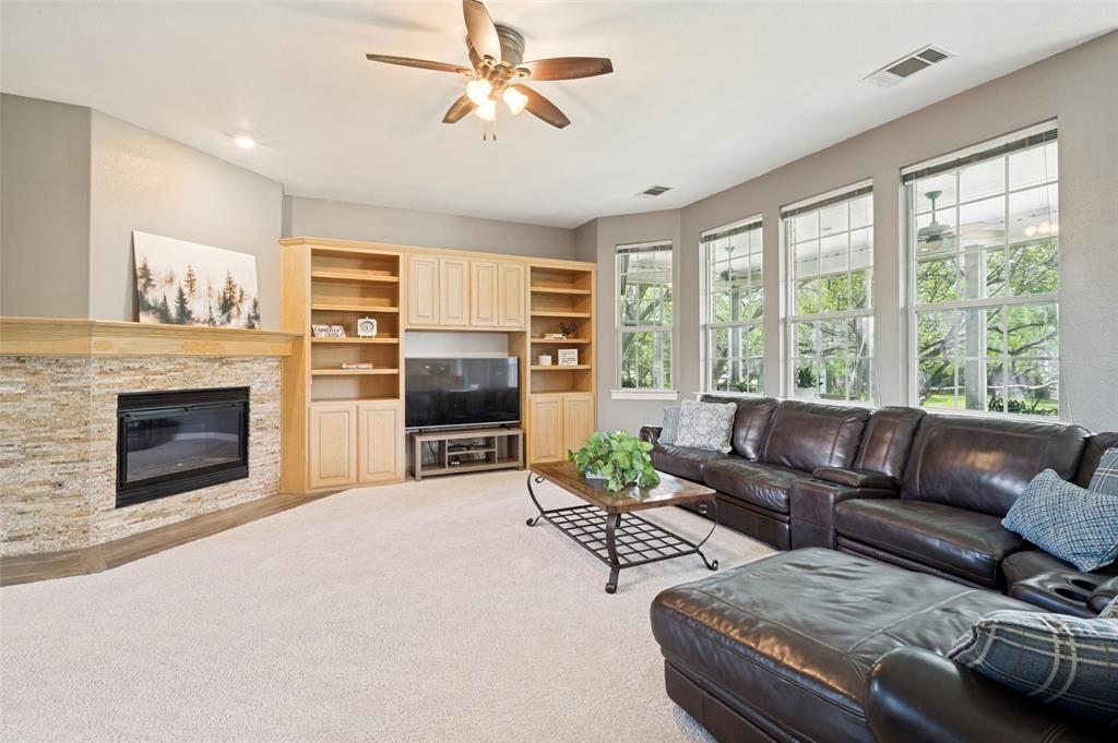 Emerald Sound At Lake Lewisvil - Residential
