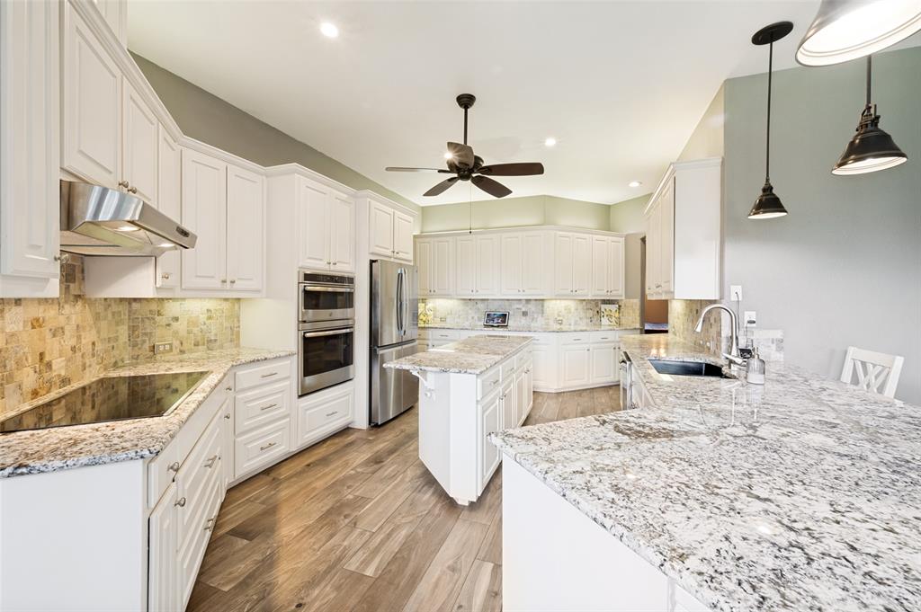 Emerald Sound At Lake Lewisvil - Residential