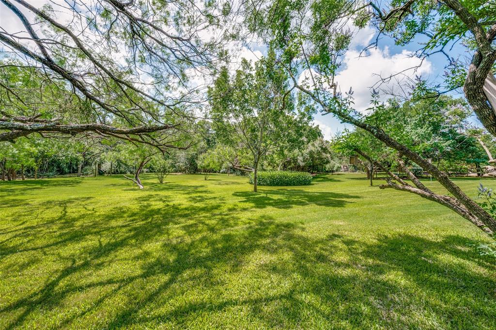Emerald Sound At Lake Lewisvil - Residential