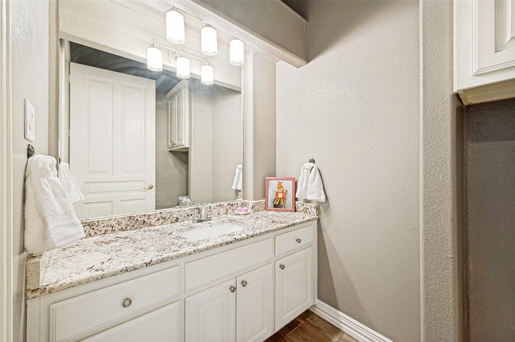 Emerald Sound At Lake Lewisvil - Residential