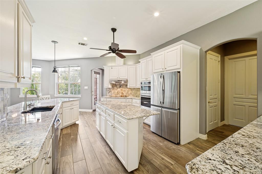 Emerald Sound At Lake Lewisvil - Residential