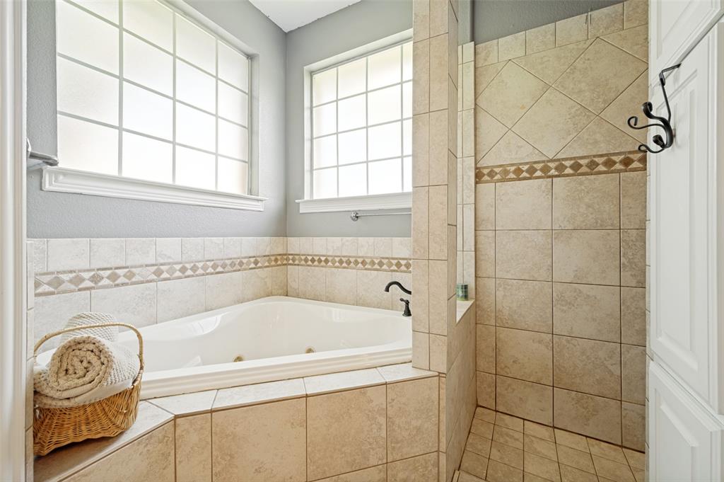 Emerald Sound At Lake Lewisvil - Residential