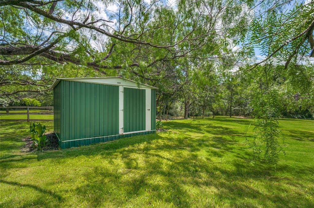 Emerald Sound At Lake Lewisvil - Residential
