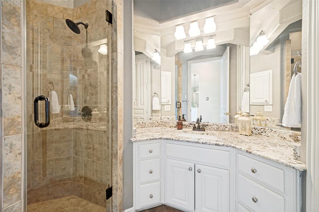 Emerald Sound At Lake Lewisvil - Residential