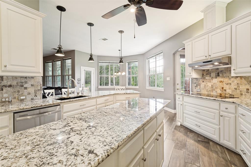 Emerald Sound At Lake Lewisvil - Residential
