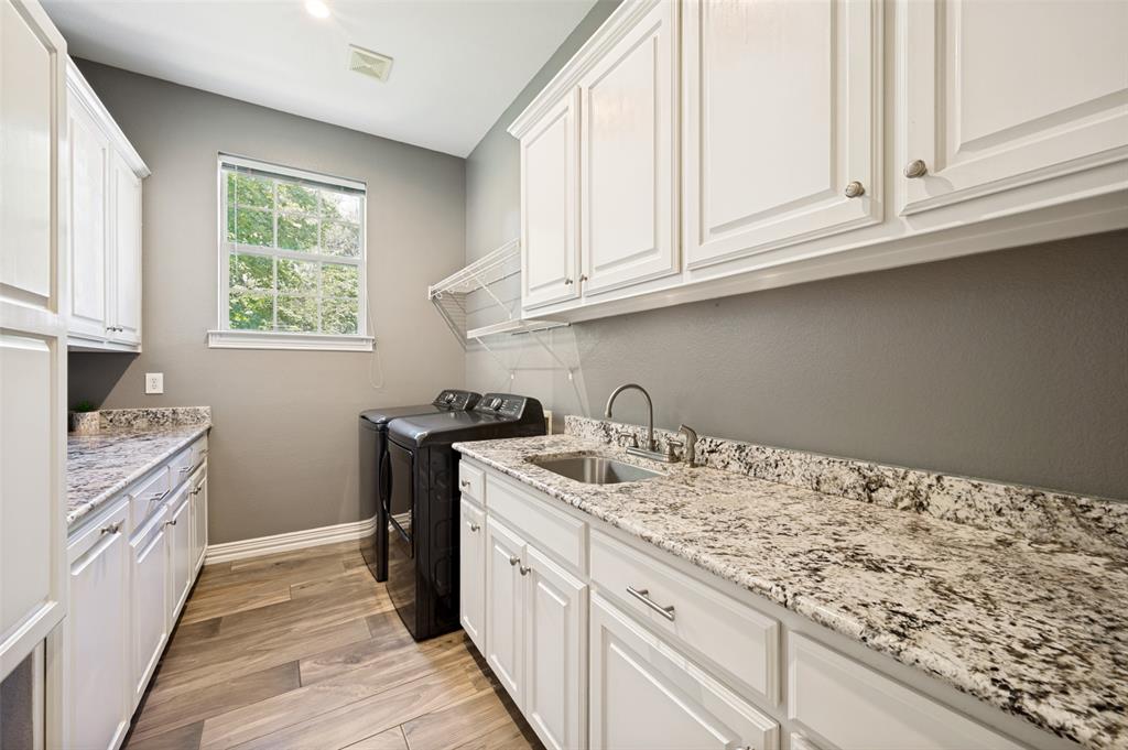Emerald Sound At Lake Lewisvil - Residential