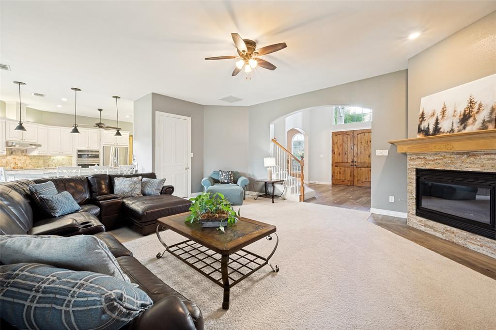 Emerald Sound At Lake Lewisvil - Residential