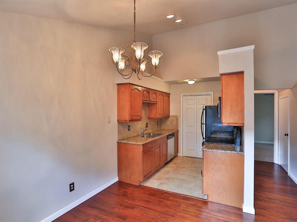 Cedar Creek Twnhms - Residential