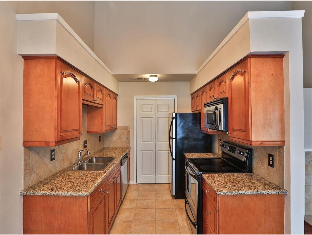 Cedar Creek Twnhms - Residential