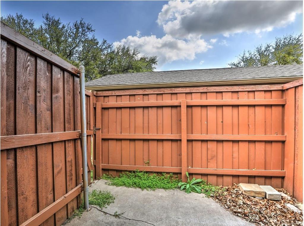Cedar Creek Twnhms - Residential