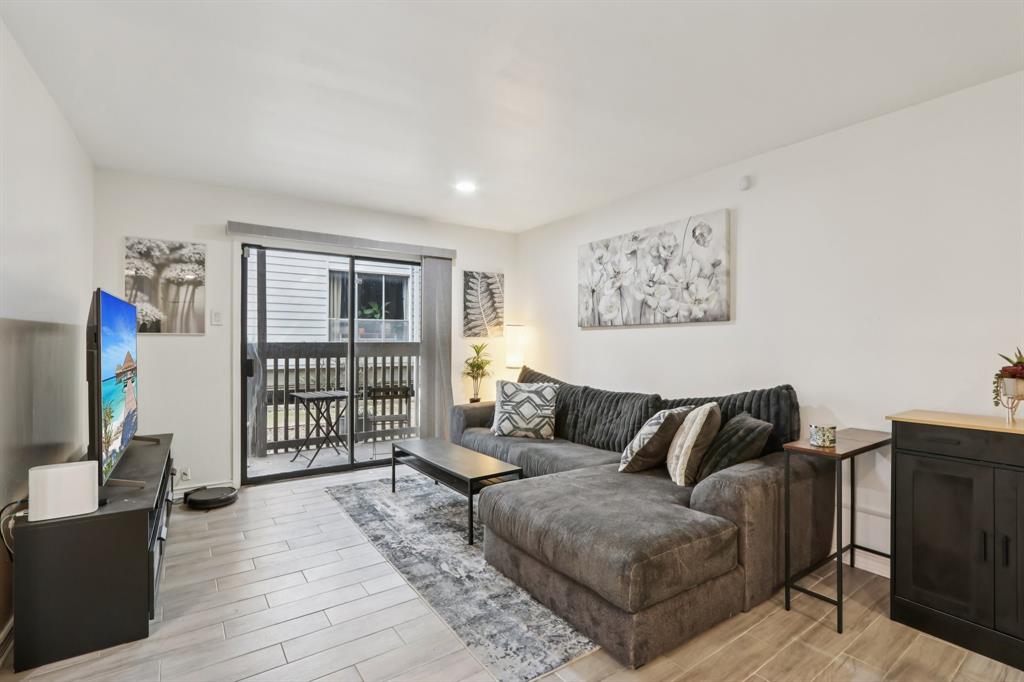 River Oaks Condos - Residential