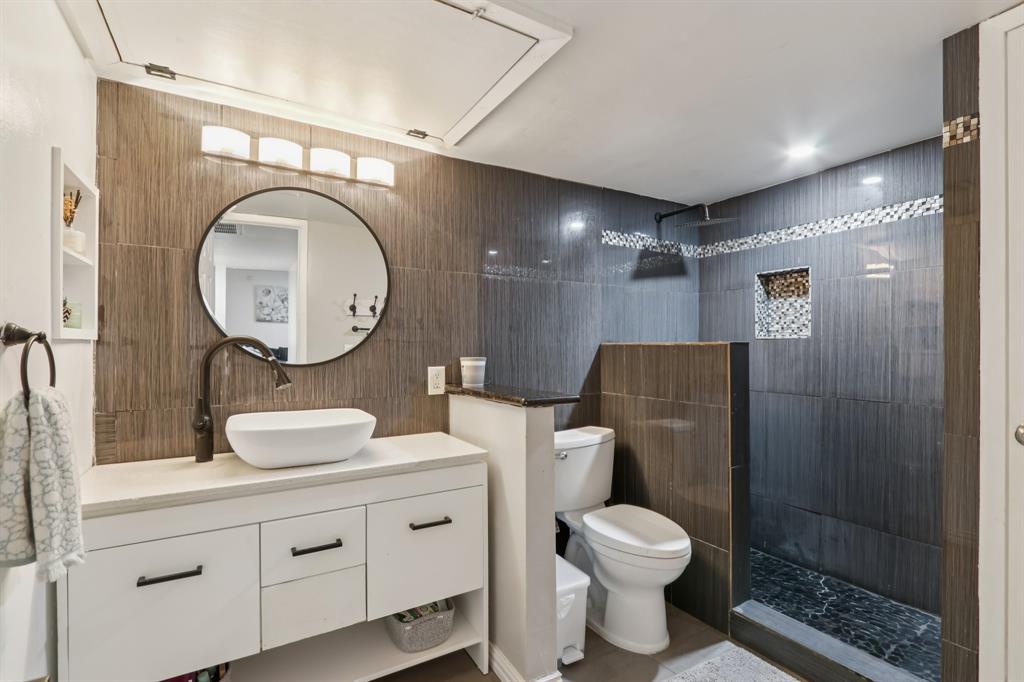 River Oaks Condos - Residential