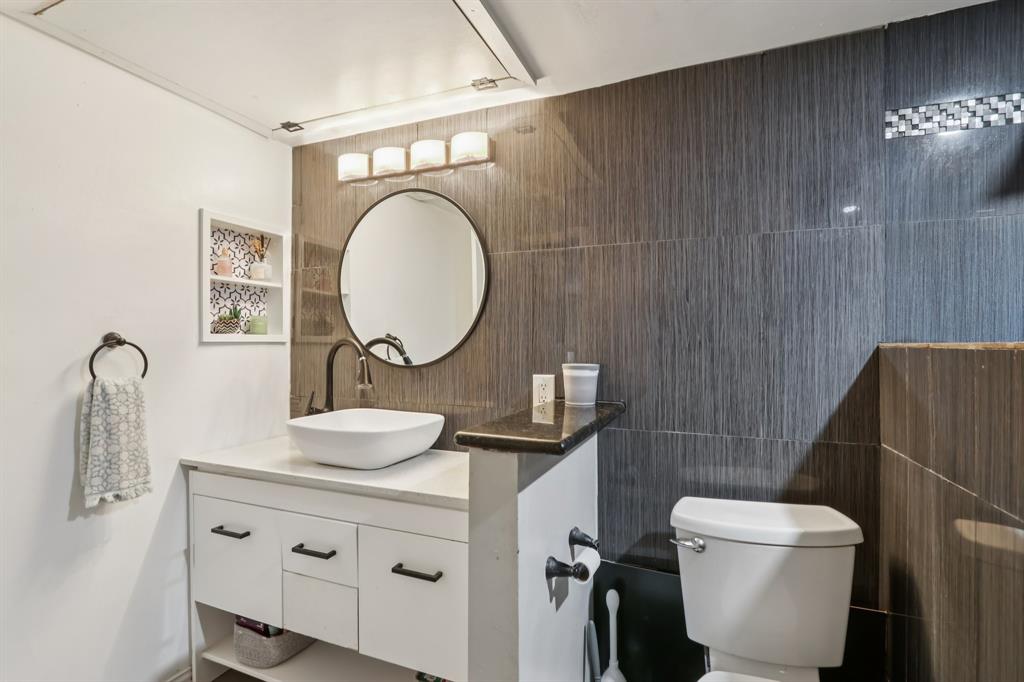 River Oaks Condos - Residential