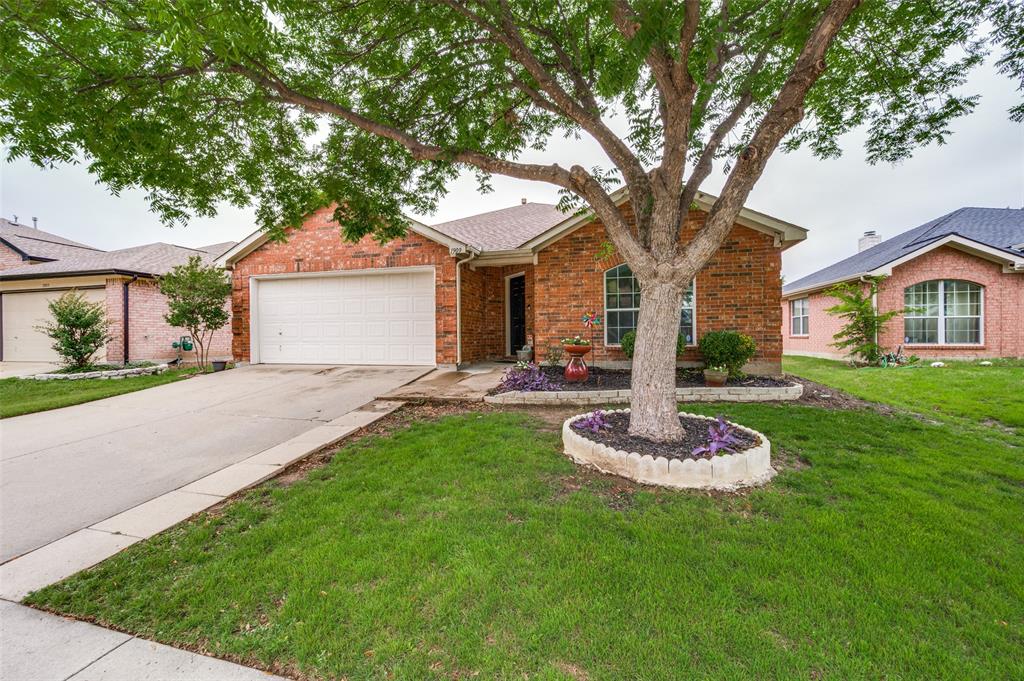 Beautifully maintained 3-bedroom, 2-bath home in the heart of Little Elm! Featuring a light-filled open concept design and a private backyard perfect for entertaining or unwinding. Ideally situated just minutes from Universal Studios Frisco, with convenient access to shopping and dining. Enjoy resort-style community amenities including a pool and park. A fantastic opportunity in a rapidly growing area. Priced to sell, this one won’t last long!