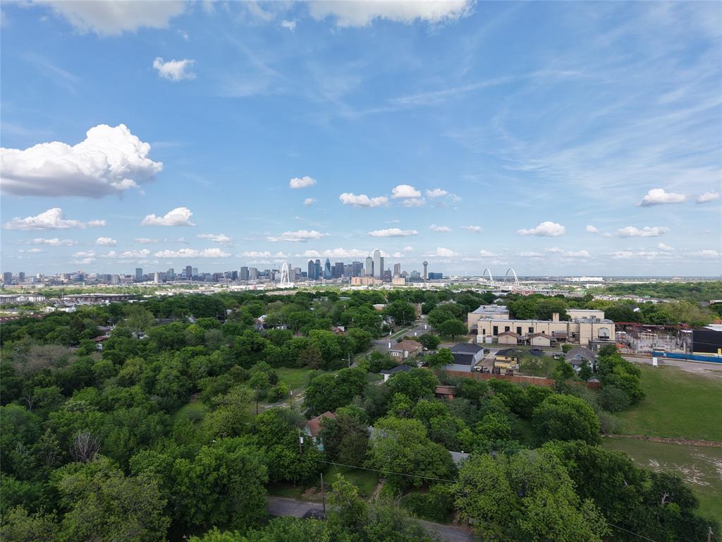 Prime West Dallas lot opportunity! This 9,207 SF single-family zoned lot is being sold for land value, offering an excellent opportunity for builders, or buyers looking to build a custom home. The lot provides a generous footprint and is ready for new construction.
Ideally located in West Dallas with quick access to I-30 and I-35, and just minutes from Downtown Dallas, restaurants, and major employment hubs. Positioned in an area experiencing ongoing redevelopment and growth, this property offers both location and future potential.
Lot value only. No survey available. Buyer to verify zoning, utilities, and building requirements.