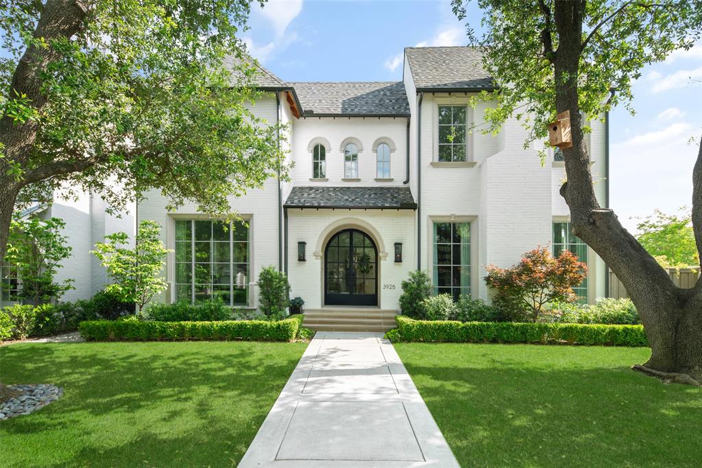 Robert Elliott Custom Home located on a beautifully landscaped corner lot in the fairway of University Park. Featuring 6,916 sf, 5 BR, 5.1 BA, with covered outdoor terrace, 2-car garage, 3 flexible spaces for an office, game room, and extra BR. The home boasts 12ft ceilings, gallery hallways, skylights, and an abundance of natural light.The open floor plan allows seamless movement with ample entertaining space.The entry flanked by dining and formal sitting rooms, leads to a family room with an oak-beamed ceiling, cast stone fireplace, and large sliding doors to terrace.The gourmet kitchen includes top-of-the-line appliances, a walk-in pantry, and custom cabinetry.A downstairs flex space has an ADA-compliant en-suite BA. Located upstairs,the primary suite,3-ensuite BRs,media or game-room,and laundry room.The 3rd-floor is home to an office, playroom or 6th BR. Amenities include a home water filtration, abundant storage, and state of the art home wiring.Zoned for Hyer Elementary in HPISD.