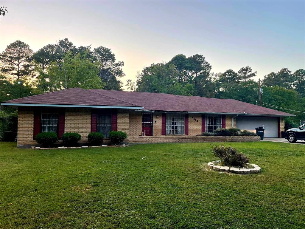 Oversized secluded 3-bedroom 2.5 bath home on a large lot. Formal living room dining room this home also has an additional room that can be used as a fourth bedroom or and additional living area or office. Master bedroom is large in size with a walk-in closet. There is also an additional garage in the back yard with a half bath that was used as a game room.