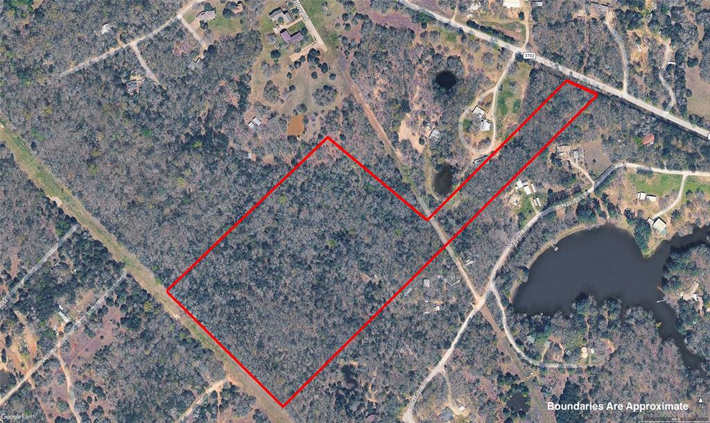 20 private wooded acres located off of Highway 34 and near Lake Tawakoni.  Easy access onto I-30 and US-80.