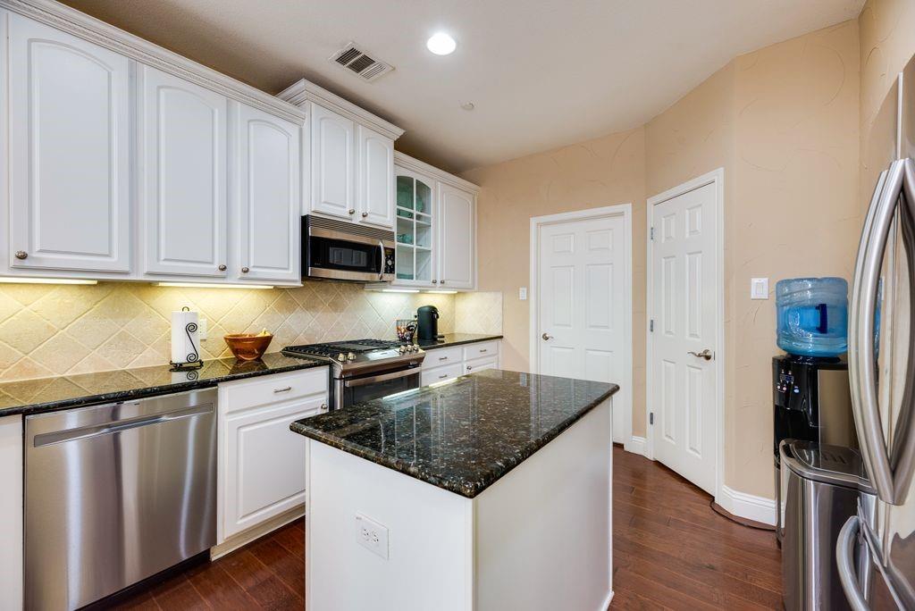 Villas At Coppell Twnhms - Residential