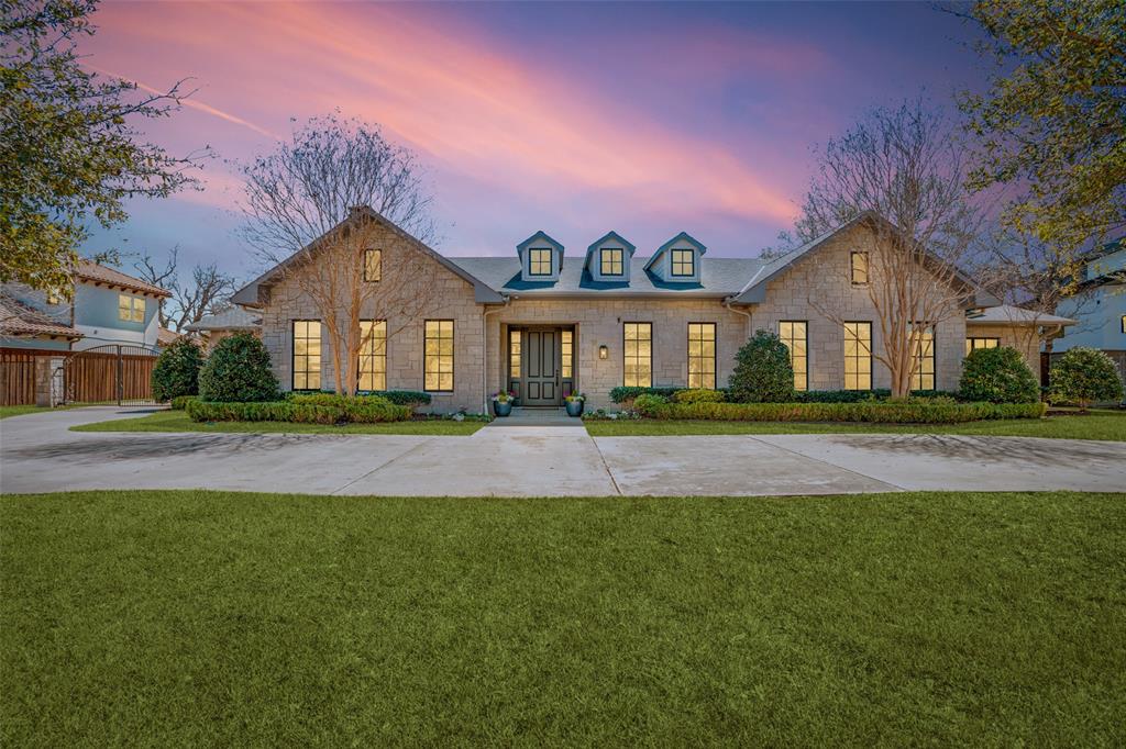 Royal Crest - Residential