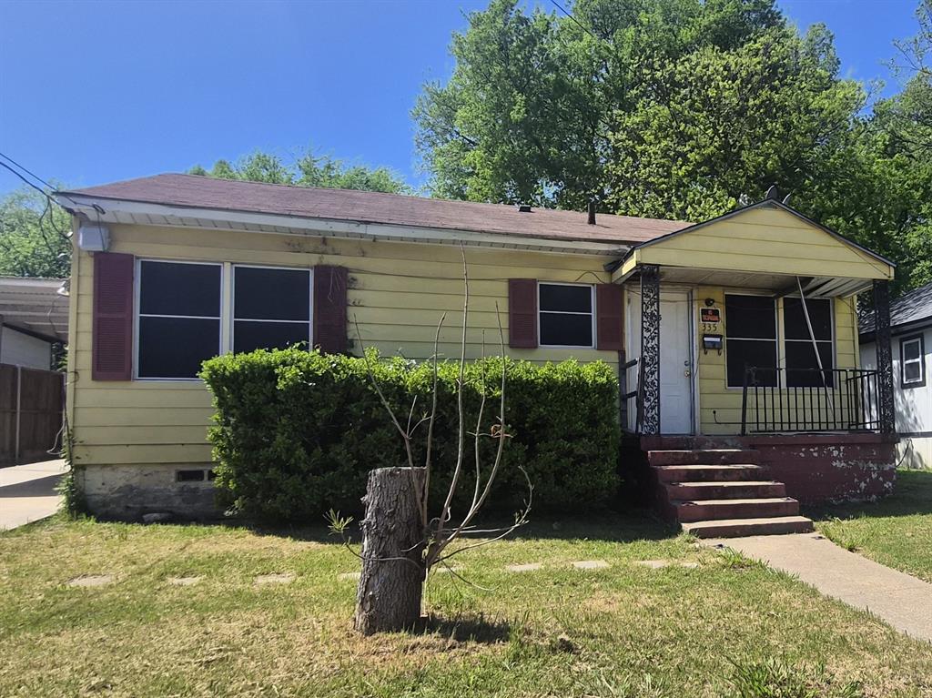 Non livable structure on a standard lot in the Skyline Heights area of Oak Cliff. The home is not suitable for occupancy and will require full redevelopment or removal. Lot offers level terrain with alley access and space for a new build. Surrounding area includes a mix of renovated homes and new construction activity. Location provides quick access to major thoroughfares, Downtown Dallas, the Dallas Zoo, Bishop Arts, and major commuter routes and neighborhood parks. Property is ideal for an investor or builder seeking an infill opportunity in a growing area. Located minutes from Downtown Dallas, the Dallas Zoo, Bishop Arts, and major commuter routes, this property sits in a rapidly evolving area where renovated homes are driving strong value growth. Recent nearby sales and market trends show increasing demand from both investors and owner-occupants seeking affordability close to the urban core. Whether you are looking to add to a rental portfolio or create a personalized home, this house offers a rare combination of location, price point, and long term upside.

Located minutes from Downtown Dallas, the Dallas Zoo, , this property sits in a rapidly evolving area where renovated homes are driving strong value growth. Recent nearby sales and market trends show increasing demand from both investors and owner-occupants seeking affordability close to the urban core.