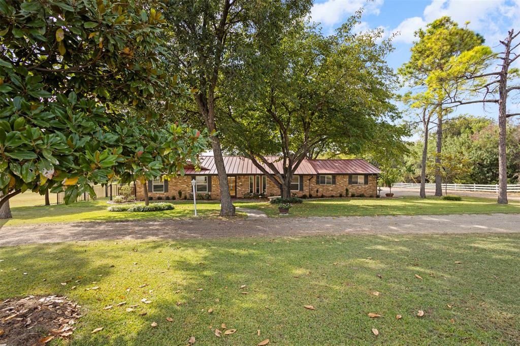 STEPHEN B MCCOMMAS ABST 888 P 411 TR 35 ACS 5.9635 - Residential