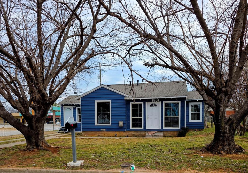 Located in the Se part of Mineral Wells, This Home is a classic single-family frame residence built in 1951. This property offers a cozy footprint of approximately 1,343 square feet of interior livable space. Featuring a large Kitchen, and living area. Situated on nice corner lot near the schools, this 3 bed 1 bath home provides an ample backyard outdoor area in a established neighborhood. Updates include: Roof, Most Windows, Doors and Paint this one just needs finishing touches.

Buyer to verify all information independently.