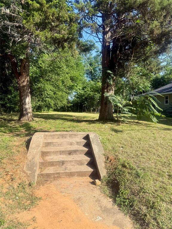 OWNER FINANCE available!  7,200 Square foot lot in South Dallas. The lot is 10 minutes from Downtown Dallas. Buyer and or Buyers Broker to verify all specifications, including, but not limited to, schools, measurements, livable area, zoning.