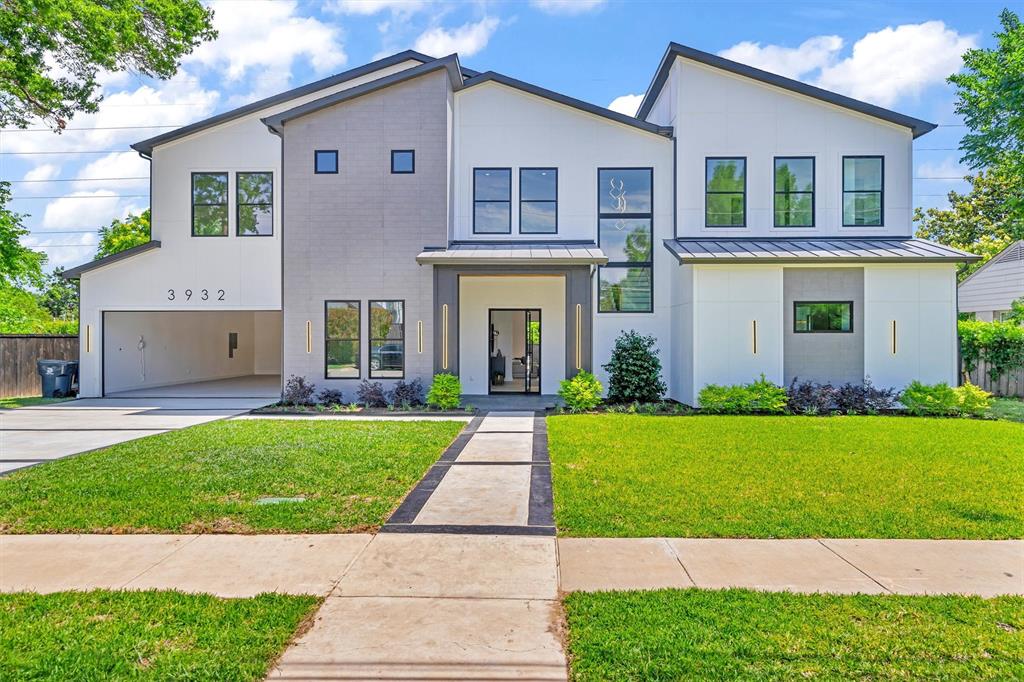 You Found It! Welcome Home! 
Step into the grand entry and be captivated by the smart floor plan that flows through the house. This stunning new construction home by BPVHOMES features 12-foot ceilings, creating an airy atmosphere.
The family room, with a fireplace and cathedral ceilings, is perfect for relaxation and entertaining. The chef's kitchen boasts an oversized island, Jenn Air appliances, and soft-close cabinets, ideal for family meals and gatherings. The main level includes a luxurious owner’s suite, a home office, a guest room with an en-suite bathroom, a mudroom, and a half bath. Upstairs, a game room with a wet bar, a media room, and three additional bedrooms with en-suite bathrooms offer entertainment and comfort.
Step out onto the balcony to enjoy serene views. This energy-efficient home with Brazilian white oak floors offers elegance and modern living.