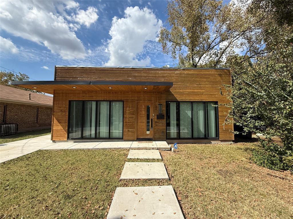 This 2021 build is just minutes from Downtown, Deep Ellum & Uptown. This modern home features an open layout, designer finishes, and tons of natural light throughout.

Strong upside potential for buyers looking to create instant equity — perfect for investors, house hackers, or value-add buyers.

Investor-friendly. Serious inquiries only.