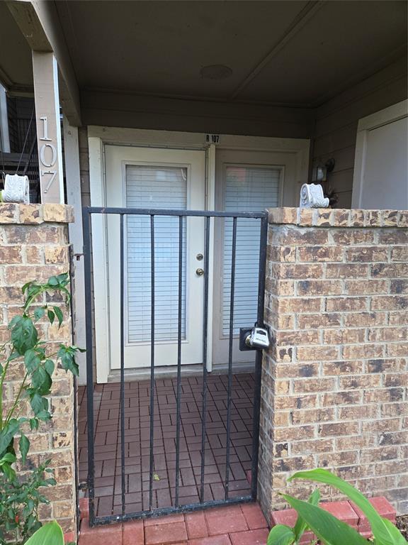 Nice and roomy one bedroom condo on the ground floor with all appliances included.