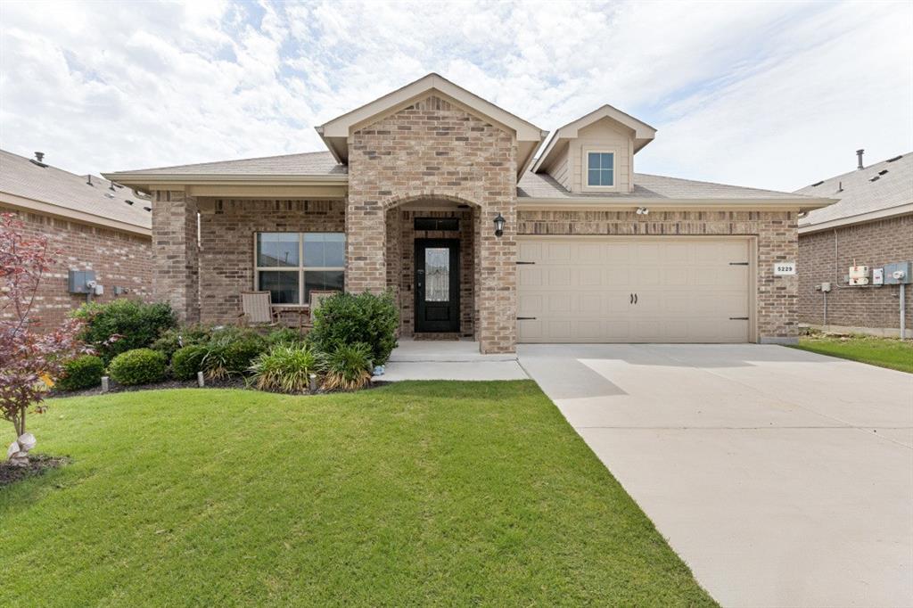 WELCOME home!! This property features the perfect open concept, 4 bed and 2 full baths, a gas cooktop, granite countertops, custom fit blinds through-out, walk-in closet, tankless hot water heater.. There are also smart home features of the ring door bell, garage controls and thermostat access- all on your phone! Enjoy the backyard with the extended patio, providing plenty of space for entertaining, grilling, and relaxing. A perfect extension of the home's living space! Bailey Park offers fantastic community amenities, including a pool, splash pad, and playground. The fridge, washer and dryer are negotiable with an acceptable offer. Schedule your showing today!