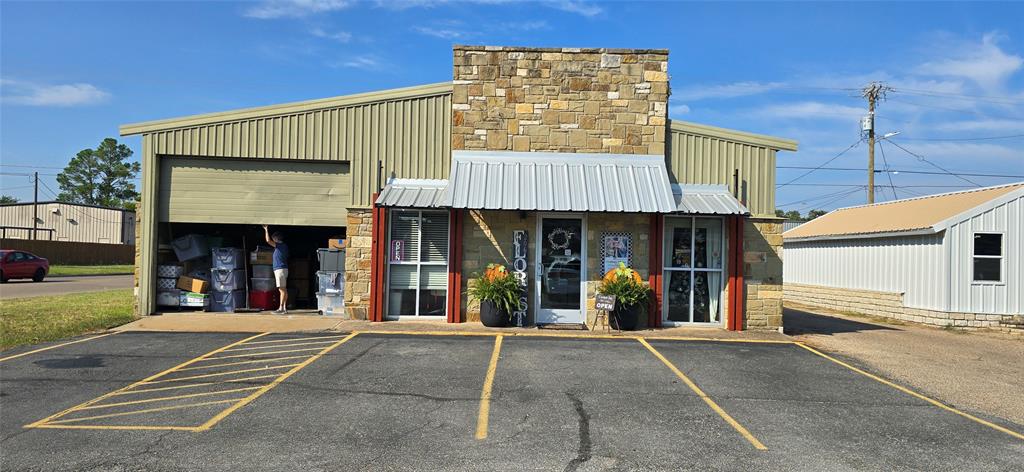 Three commercial buildings for sale. City water and sewer. Great location just off Hwy 377. 201 Kings Plaza has 800 sq feet, built in 1986. 205 Kings Plaza has 3630 sq feet, built in 1988. 206 Kings Plaza has 2598 sq feet, built in 1978. Complete the confidentiality statement in transaction desk to see financials. Great location and traffic counts.