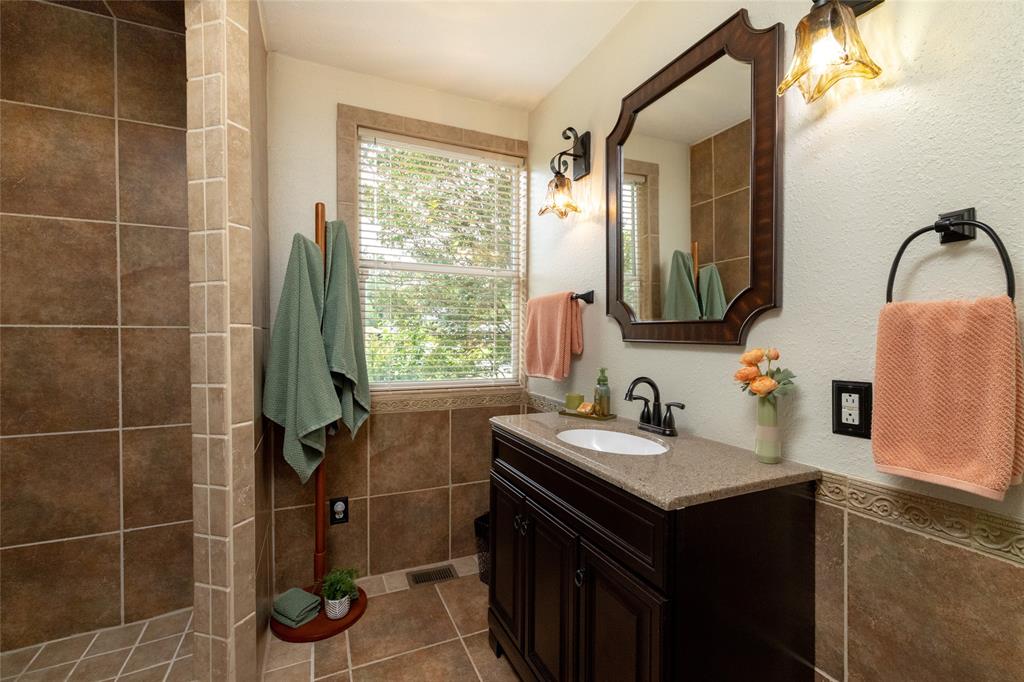 Lakeway Estate - Residential