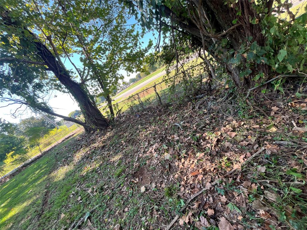 Over 200 feet of Benton Rd frontage!  Excellent opportunity to build your business in a prime location near Kingston Rd.  Other properties towards Kingston Rd are currently listed if you need more land.  Currently zoned residential, but MPC has been contacted and does not see any issues rezoning to B-1 or B-2, possibly others on a case by case basis.  Owner may consider selling each lot separately for $95,000 each. Owner agent