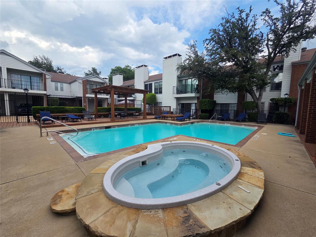 Boardwalk On The Pkwy Condos - Residential