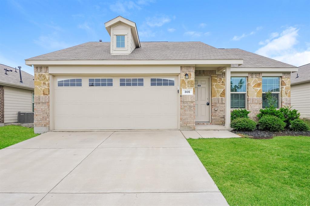 Welcome to this beautiful home in the Sendera Ranch community. The spacious open floor plan creates a comfortable flow between the kitchen and living area, while the split-bedroom layout offers added privacy. Enjoy plenty of space for everyday living and entertaining, all in a welcoming community with convenient access to nearby shopping, dining, and major roadways.