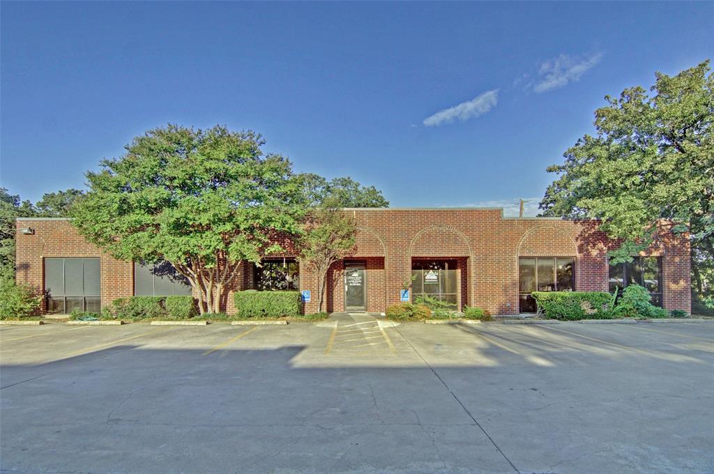 Great investment opportunity! This property has 13 leasable spaces in three brick buildings. It sits on over one acre and has a concrete parking lot with easy entrance onto Santa Fe Dr. Conveniently located just off I20 near the medical district, banking centers, post office and Parker County Annex building.