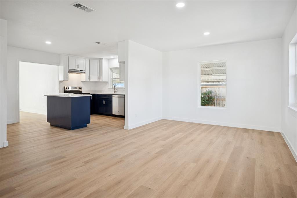 ROLAND HILLS - Residential