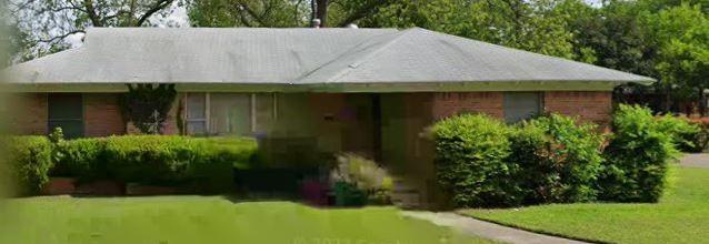 This 3-bedroom, 2 full bath brick home offers solid bones and great potential for the right buyer. Featuring a detached 2-car garage and a good-sized backyard, the property provides plenty of space both inside and out.
While the home does need repairs and updates, it's a fantastic opportunity for investors, renovators, or buyers looking to customize a home to their own style.
