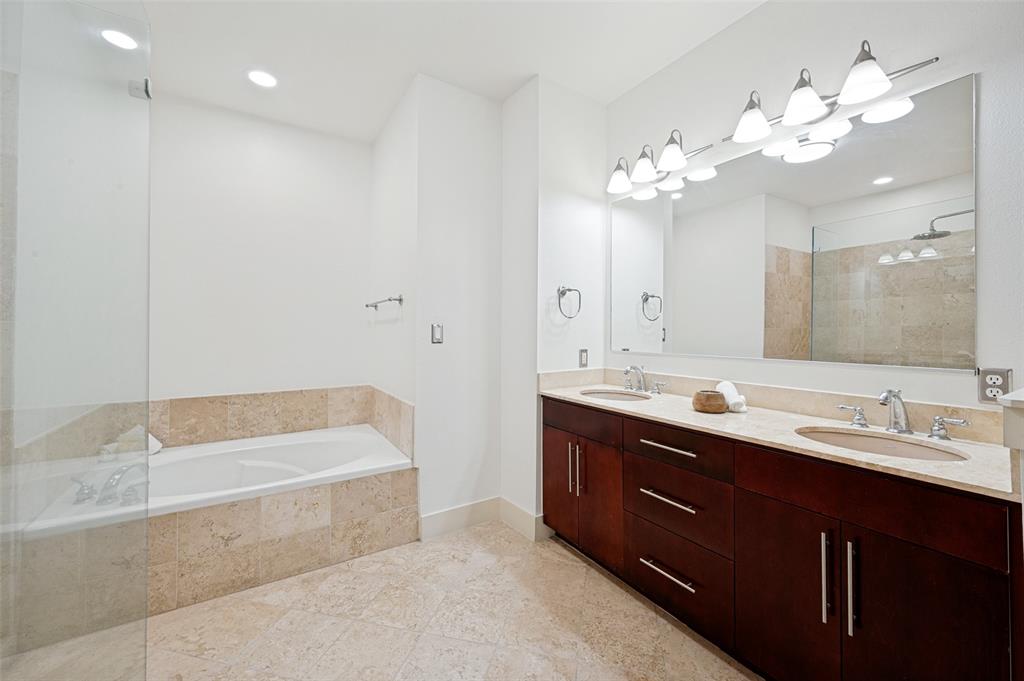Sullivan On Gilbert Condos - Residential