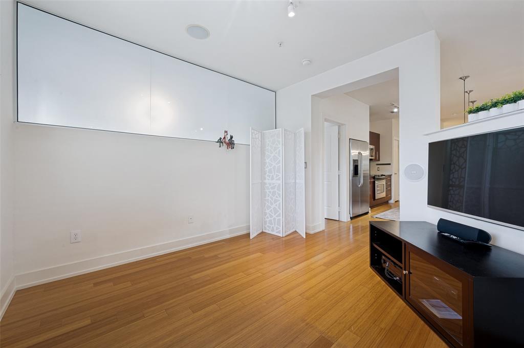 Sullivan On Gilbert Condos - Residential