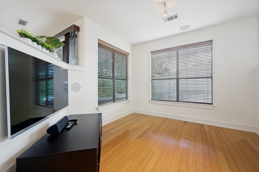 Sullivan On Gilbert Condos - Residential