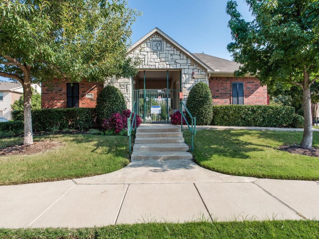 Pasquinellis Village On The Green - Residential
