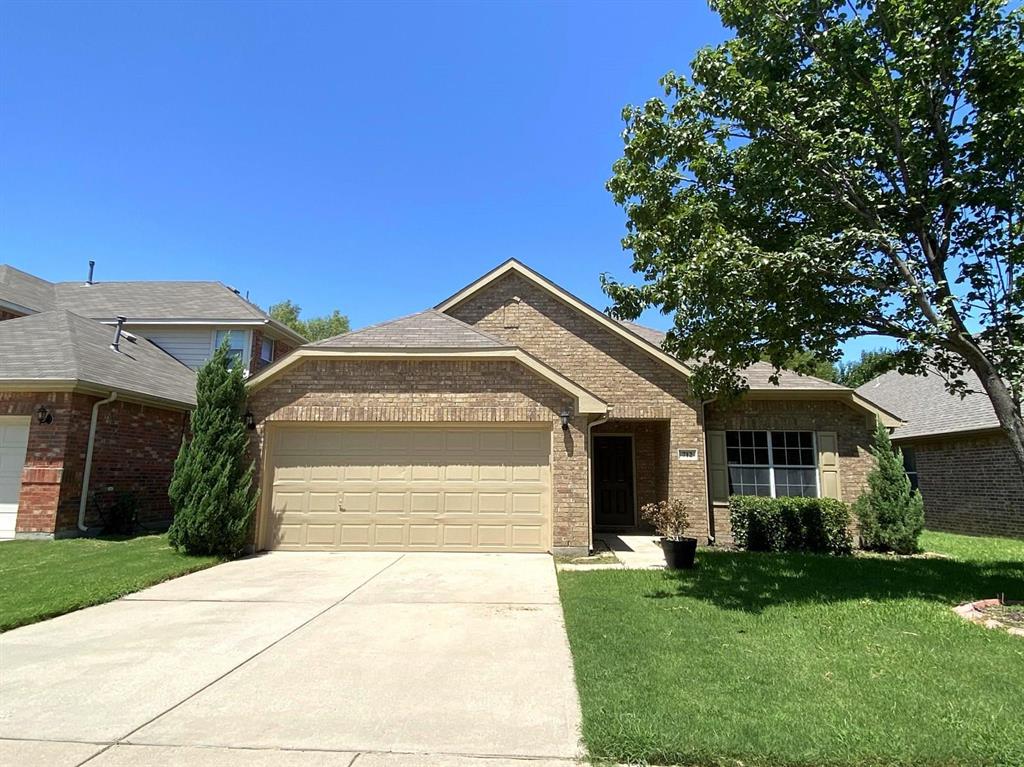 Extremely nice home with open floor plan home in newer Paloma Creek South. Home features formal dining room, split bedrooms with huge master bath and walk-in closets. New carpet, new paint and decorative lighting. Wonderful backyard that backs up to green belt & creek for total privacy. Great neighborhood Amenities of pool within walking distance, walking paths, active HOA. A must see home that won't last long!