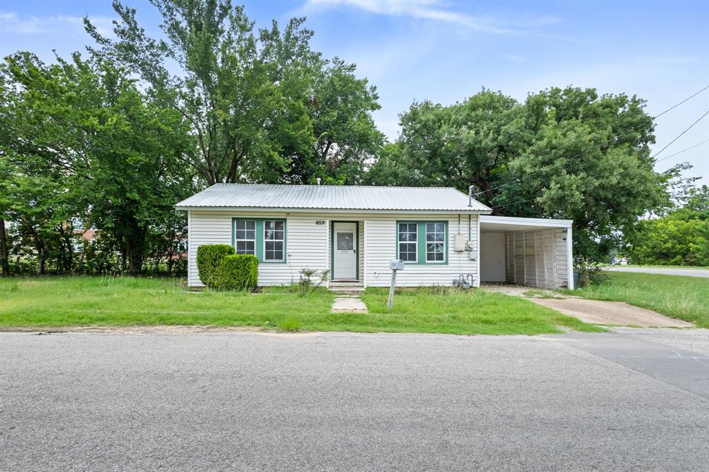 Welcome to this charming 2-bedroom, 1-bathroom home located just a few blocks from Tarleton State University!
Whether you’re searching for your next home, an investment property, or the perfect place for your college student, this property checks all the boxes. Imagine the convenience of being so close to campus that your student can simply walk to class—no need to worry about daily parking, traffic, or long commutes.
This cozy home offers comfortable living spaces and peace of mind with AC units that are only 1 year old. Its prime location near Tarleton makes it an excellent opportunity for parents looking to invest in their children’s future while providing them with a place to call home.
Come see this charming property for yourself and discover all it has to offer!

Contact me today to schedule your private showing!